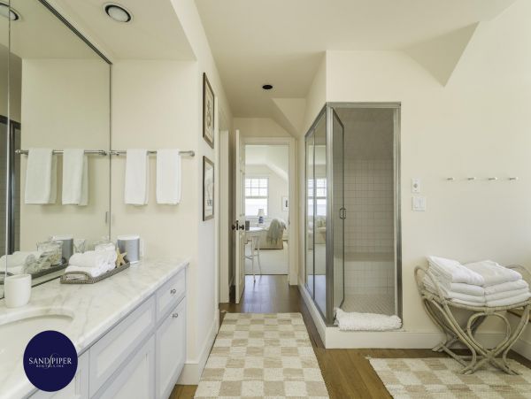 Cape Cod Home 994774