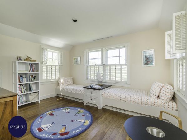 Cape Cod Home 994774