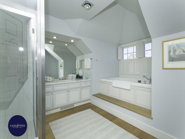 Cape Cod Home 994774