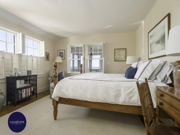 Cape Cod Home 994774