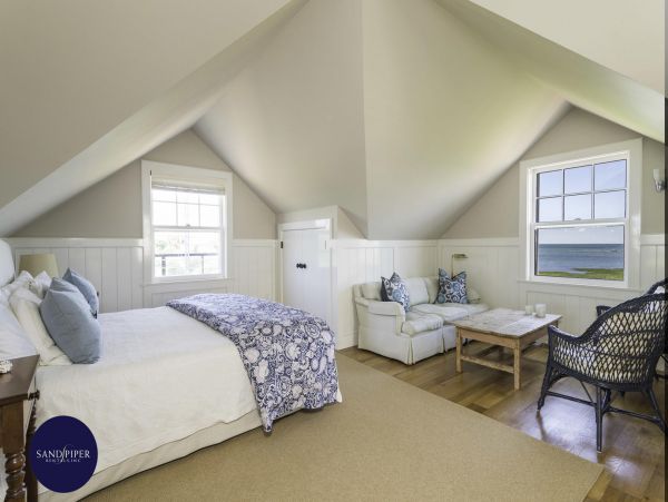 Cape Cod Home 994774