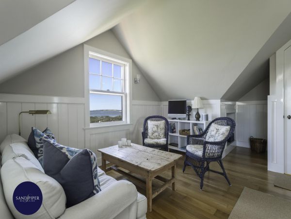 Cape Cod Home 994774