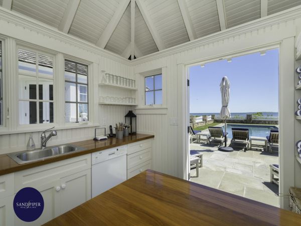 Cape Cod Home 994774