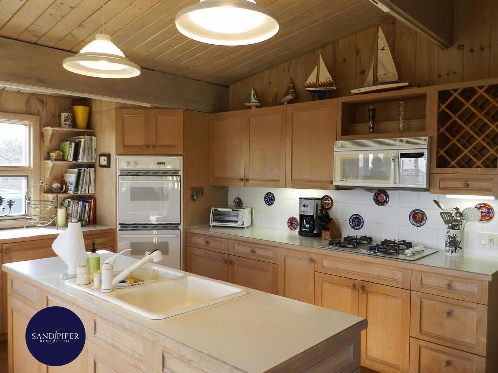 Cape Cod Home 994775