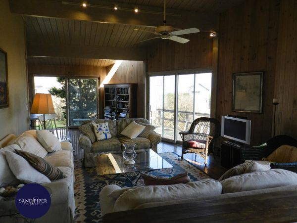 Cape Cod Home 994775
