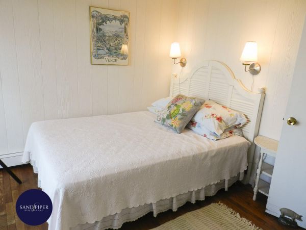 Cape Cod Home 994775