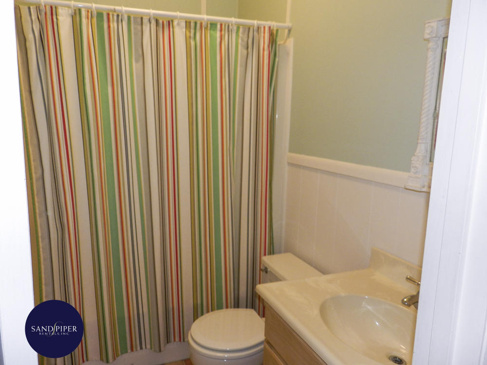 Cape Cod Home 994775