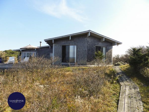 Cape Cod Home 994775