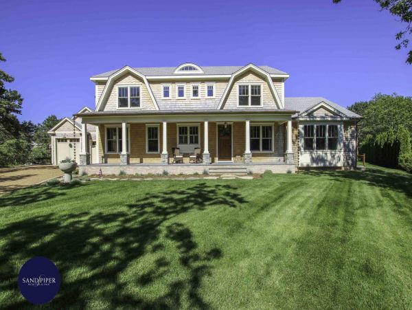 Cape Cod Home 994776