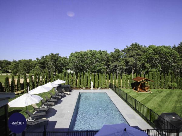 Cape Cod Home 994776