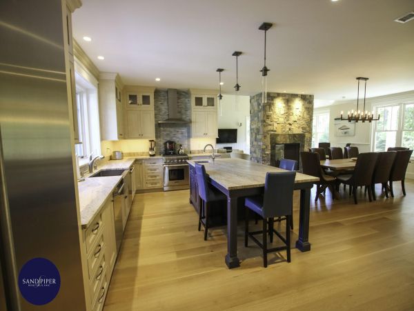 Cape Cod Home 994776
