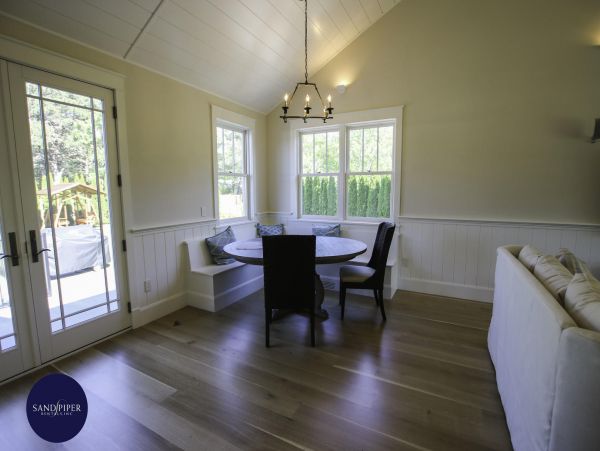 Cape Cod Home 994776