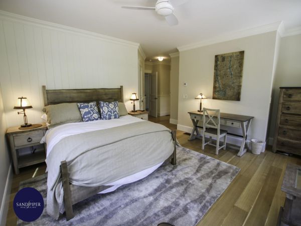 Cape Cod Home 994776