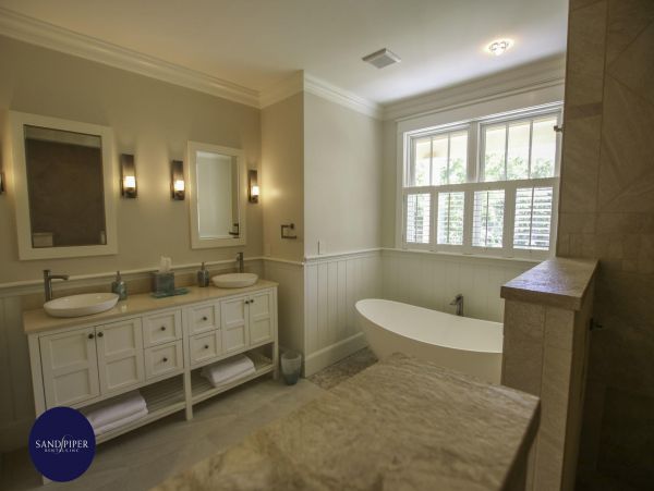 Cape Cod Home 994776