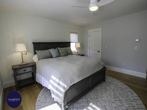 Cape Cod Home 994776
