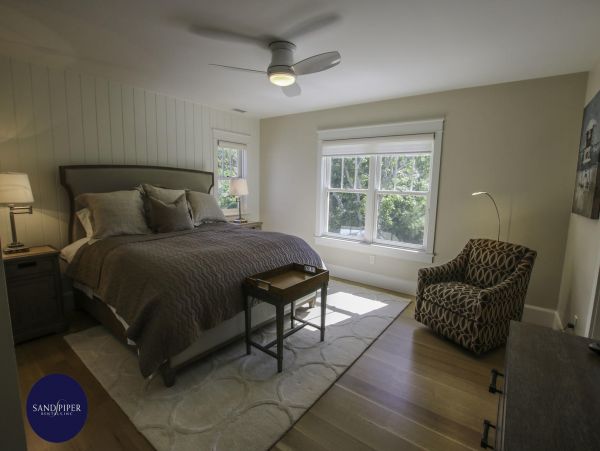 Cape Cod Home 994776