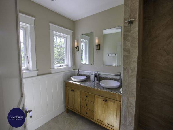 Cape Cod Home 994776