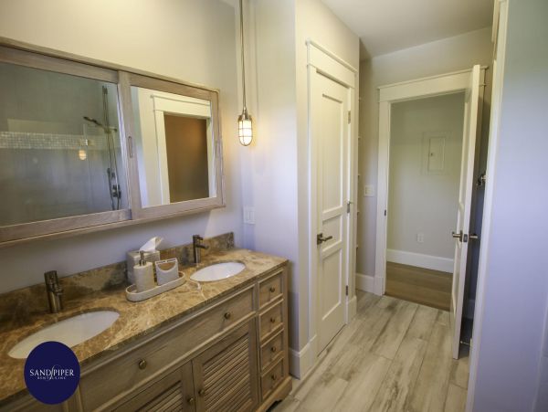 Cape Cod Home 994776
