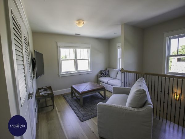 Cape Cod Home 994776