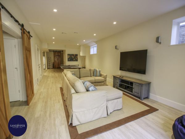 Cape Cod Home 994776