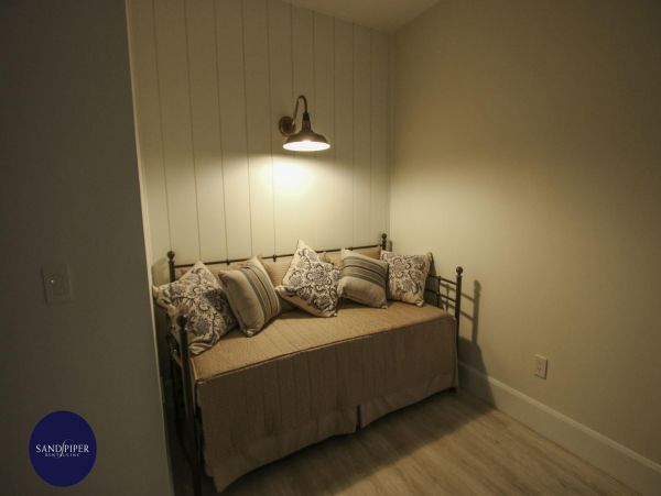 Cape Cod Home 994776