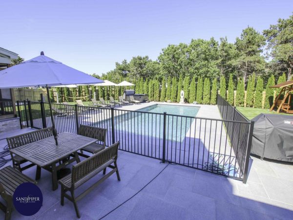 Cape Cod Home 994776