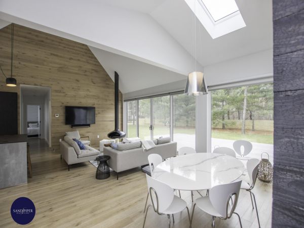 Cape Cod Home 994777