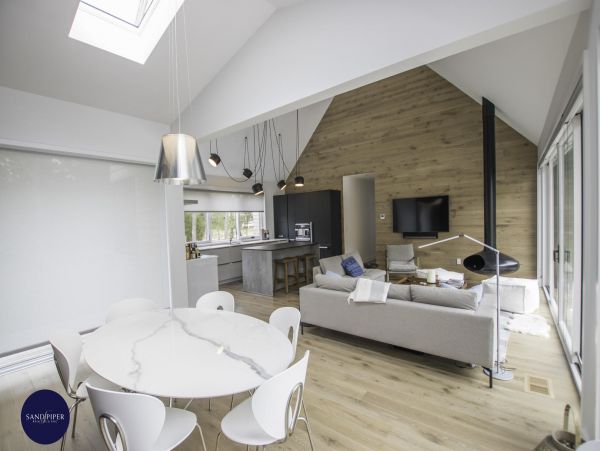 Cape Cod Home 994777