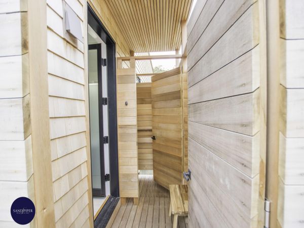 Cape Cod Home 994777