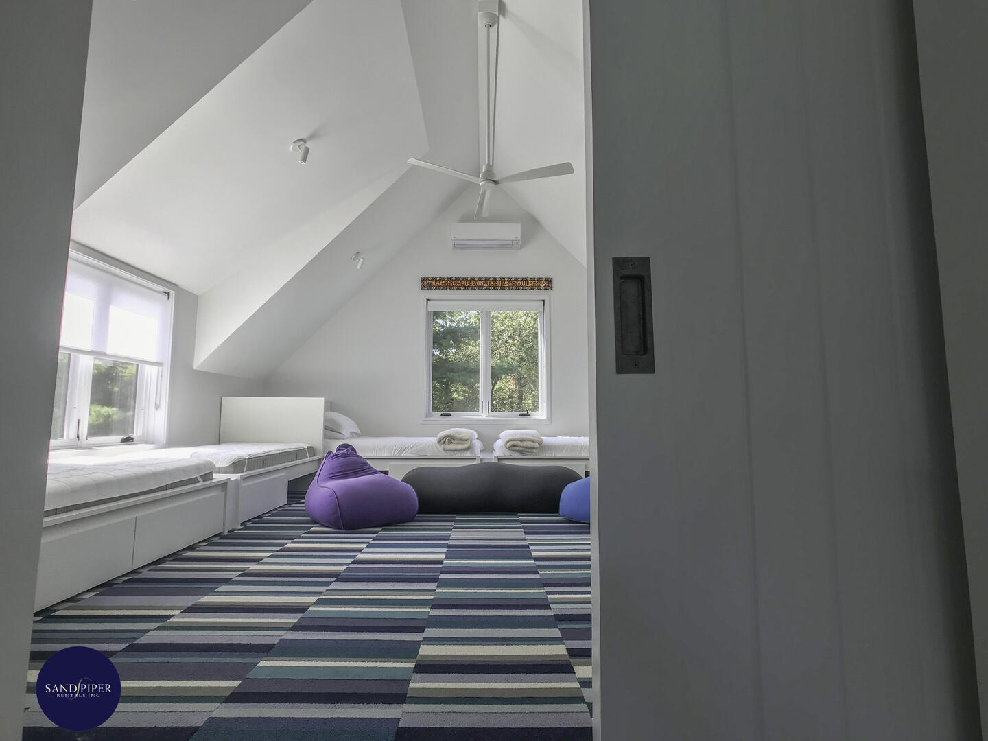 Cape Cod Home 994777