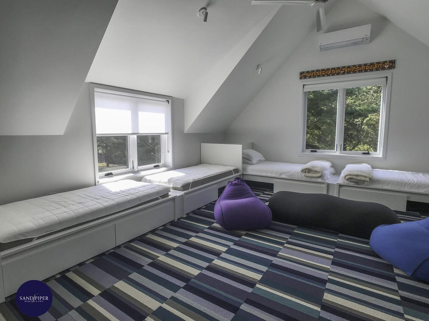 Cape Cod Home 994777