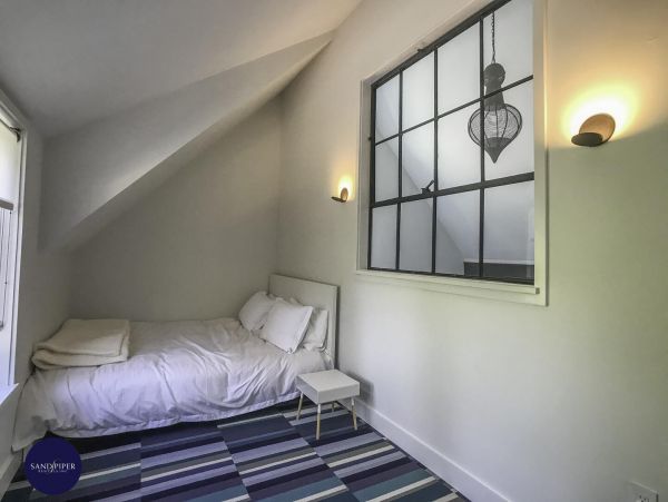 Cape Cod Home 994777
