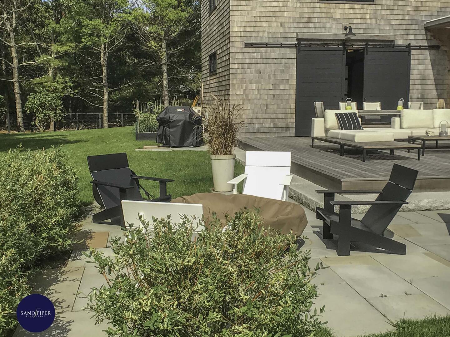 Cape Cod Home 994777
