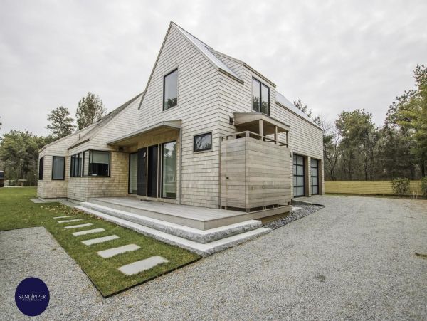 Cape Cod Home 994777
