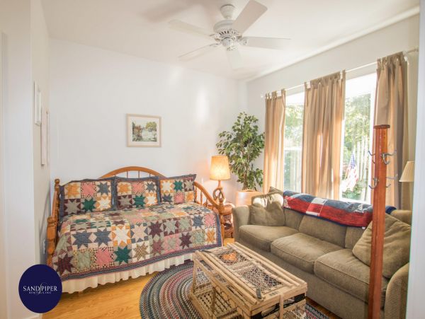 Cape Cod Home 994778