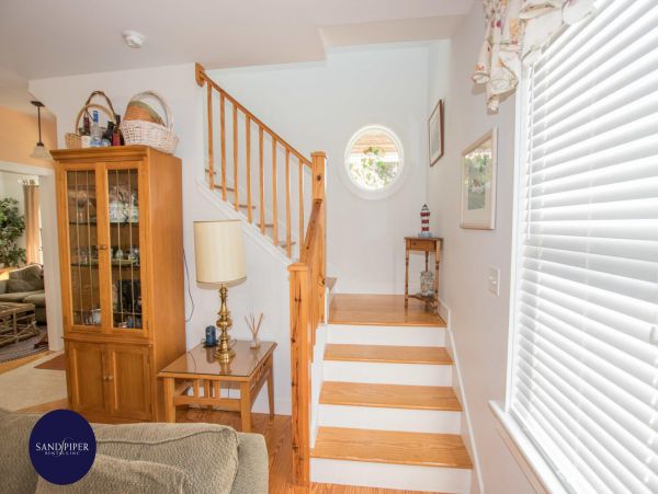 Cape Cod Home 994778
