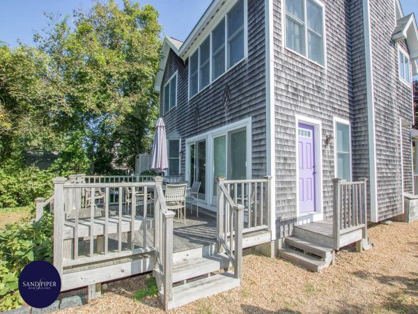 Cape Cod Home 994778