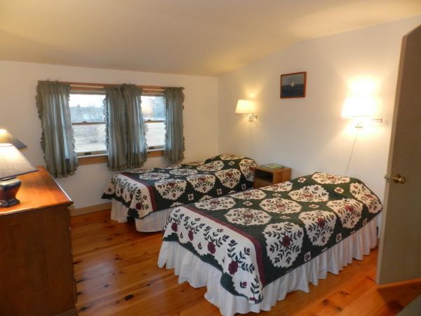 Cape Cod Home 994779