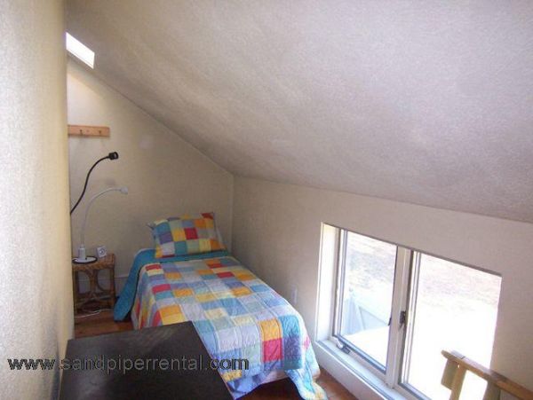 Cape Cod Home 994780