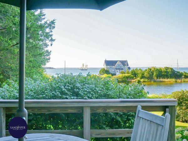 Cape Cod Home 994781
