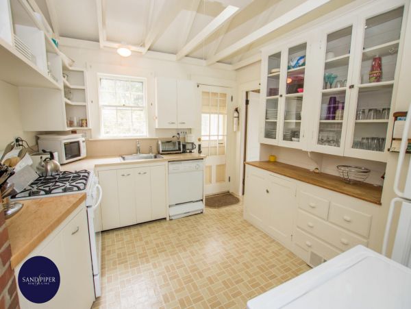 Cape Cod Home 994781