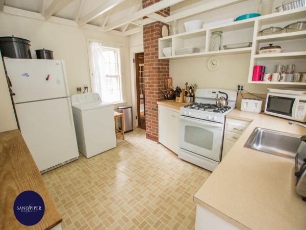 Cape Cod Home 994781