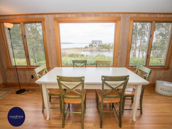 Cape Cod Home 994781