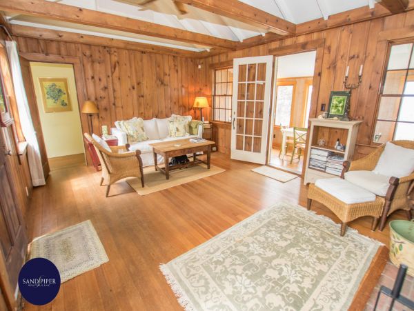 Cape Cod Home 994781