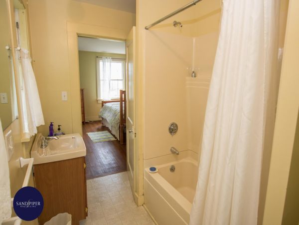 Cape Cod Home 994781