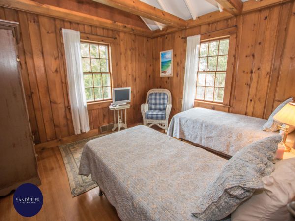 Cape Cod Home 994781