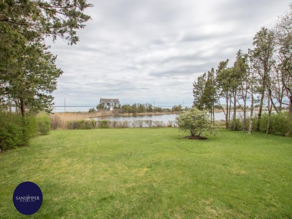 Cape Cod Home 994781