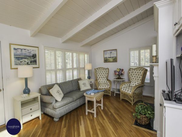Cape Cod Home 994782