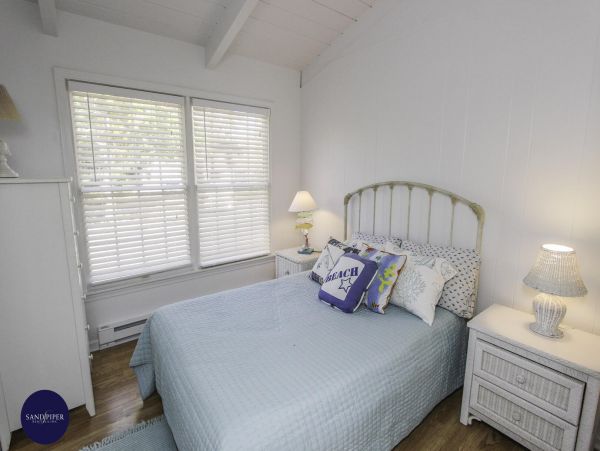 Cape Cod Home 994782