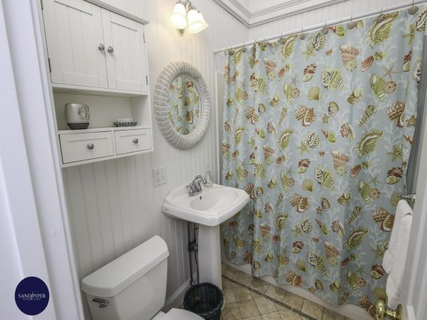 Cape Cod Home 994782